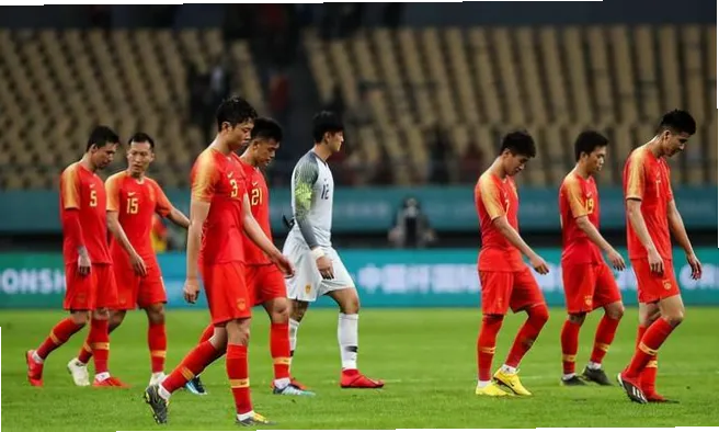 中超联赛广州队曾是中国足坛的霸主，但近年